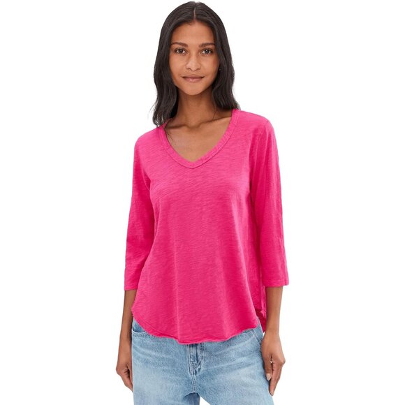 Womens 3/4 Sleeve V-Neck Curved Hem Tee Shirt